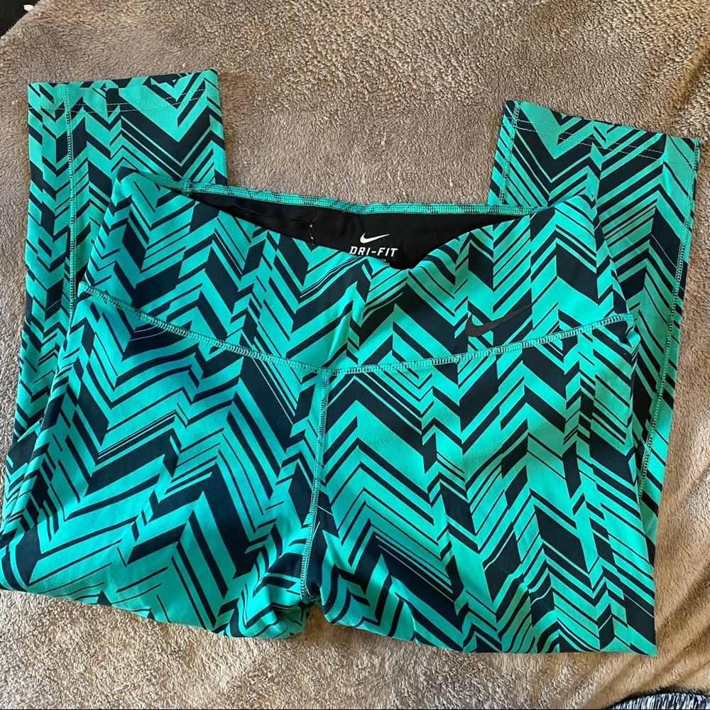 Geometric Nike Dri Fit Crop Leggings